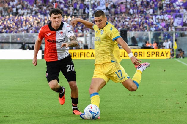 IPA87905608 - Giorgi Kvernadze (Frosinone) battles for the ball against Alejandro Jimenez Sanchez (Fiorentina) during the ACF Fiorentina vs. Frosinone Calcio Serie A soccer match in Florence, Italy, on August 29, 2026  Copyright: xFabioxFagiolini IPAxSportx xx 87905608