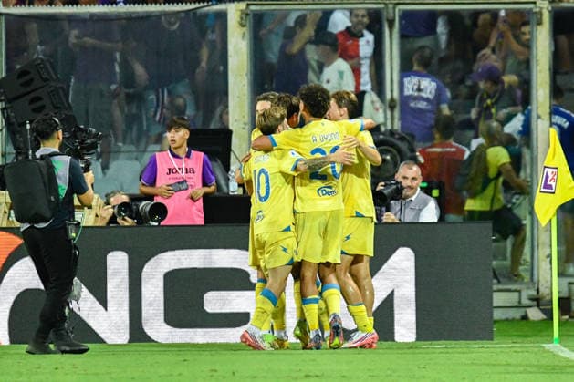 IPA87905618 - Antonio Raimondo (Frosinone) celebrates with his teammates after scoring the goal that made the score 0-3 during the ACF Fiorentina vs. Frosinone Calcio Italian Serie A soccer match in Florence, Italy, on August 29, 2026  Copyright: xFabioxFagiolini IPAxSportx xx 87905618