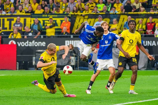 Warmed Omari (Hamburger SV, 17), Julian Ryerson (Borussia Dortmund, 26), Deutschland: Fussball, Bundesliga, Saison 2026 27, 1. Spieltag, 29.08.2026, Borussia Dortmund vs Hamburger SV, Signal-Iduna-Park (Dortmund, Nordrhein-Westfalen) *** Warmed Omari, Hamburger SV, 17; Julian Ryerson, Borussia Dortmund, 26; German Soccer, Bundesliga, 2026–27 Season, Matchday 1, August 29, 2026, Borussia Dortmund vs. Hamburger SV, Signal Iduna Park, Dortmund, North Rhine-Westphalia Copyright: xLeonxFrickx
