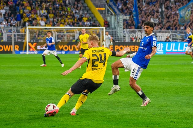 Daniel Svensson (Borussia Dortmund, 24), Martin Adeline (Hamburger SV, 5), Deutschland: Fussball, Bundesliga, Saison 2026 27, 1. Spieltag, 29.08.2026, Borussia Dortmund vs Hamburger SV, Signal-Iduna-Park (Dortmund, Nordrhein-Westfalen) *** Daniel Svensson, Borussia Dortmund, 24; Martin Adeline, Hamburger SV, 5; German Soccer, Bundesliga, 2026–27 Season, Matchday 1, August 29, 2026, Borussia Dortmund vs. Hamburger SV, Signal Iduna Park, Dortmund, North Rhine-Westphalia Copyright: xLeonxFrickx