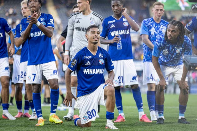 FOOTBALL : Racing Strasbourg vs RC Lens - Ligue 1 J2 Stade de la Meinau - 29 08 2026 cÃ lÃ bration de l Ã quipe de Racing Strasbourg avec ses supporters Gessime Yassine 80 (Racing Strasbourg)  Copyright: xelyxandroxcegarrax