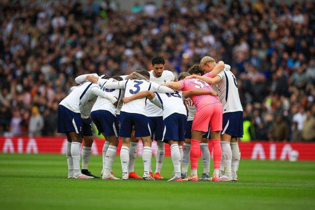 Tottenham Hotspur v Newcastle United, Premier League Tottenham Hotspur team huddle ahead of the start of the Premier League match between Tottenham Hotspur and Newcastle United at Tottenham Hotspur Stadium, London, UK on 29 August 2026. London Tottenham Hotspur Stadium London UK Editorial use only DataCo restrictions apply See www.football-dataco.com , Copyright: xChrisxFoxwellx PSI-24771-0043