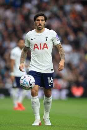 Tottenham Hotspur v Newcastle United, Premier League Tottenham Hotspur Midfielder Sandro Tonali (16) during the Premier League match between Tottenham Hotspur and Newcastle United at Tottenham Hotspur Stadium, London, UK on 29 August 2026. London Tottenham Hotspur Stadium London UK Editorial use only DataCo restrictions apply See www.football-dataco.com , Copyright: xChrisxFoxwellx PSI-24771-0046