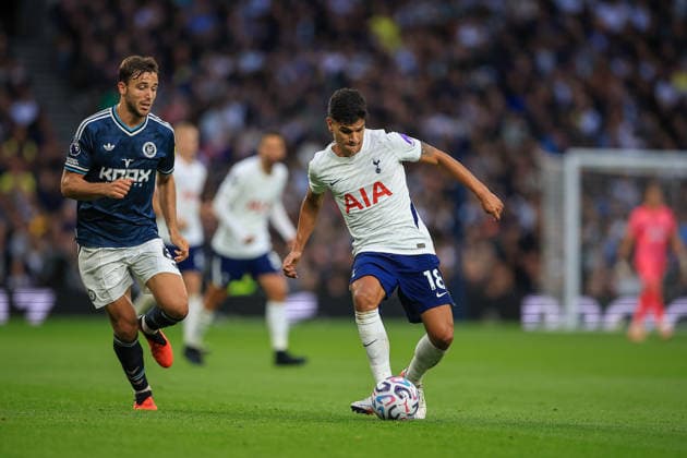 Tottenham Hotspur v Newcastle United, Premier League Tottenham Hotspur Midfielder Mateus Fernandes (18) play™s the ball forward during the Premier League match between Tottenham Hotspur and Newcastle United at Tottenham Hotspur Stadium, London, UK on 29 August 2026. London Tottenham Hotspur Stadium London UK Editorial use only DataCo restrictions apply See www.football-dataco.com , Copyright: xChrisxFoxwellx PSI-24771-0094