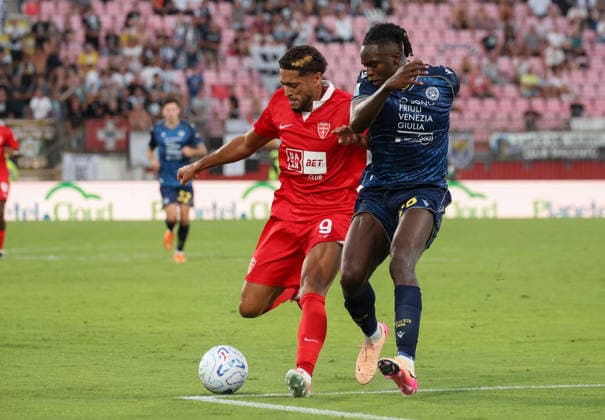 August 29, 2026, Monza: AC Monza s forward Gustavo Varela in action against Udinese s defender Oumar Solet during the Italian Serie A soccer match between AC Monza and Udinese at U-Power Stadium in Monza, Italy, 29 August 2026. ANSA ROBERTO BREGANI. Soccer: Serie A; AC Monza-Udinese  - ZUMAa110 20260829_zaf_a110_020 Copyright: xRobertoxBreganix