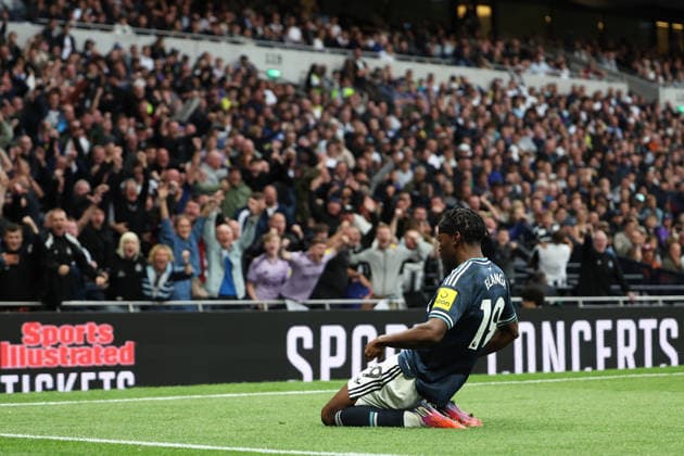 Tottenham Hotspur v Newcastle United, Premier League Anthony Elanga of Newcastle United celebrates after scoring the first goal during the Tottenham Hotspur v Newcastle United Premier League match at the Tottenham Hotspur Stadium, London, England on 29 August 2026 Credit: Tiego Grenho Every Second Media Editorial use only. All images are copyright Every Second Media Limited. No images may be reproduced without prior permission. All rights reserved. Premier League and Football League images are subject to licensing agreements with Football DataCo Limited. see https: www.football-dataco.com Copyright: xIMAGO EveryxSecondxMediax ESM-2123-0027 TiegoxGrenhox xEveryxSecondxMediax