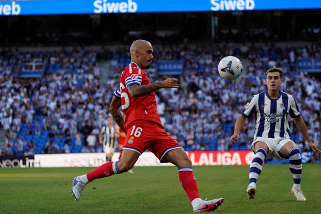 Vanja Drkusic of RCD Espanyol seen in action during the La Liga EA Sports football match between Real Sociedad and RCD Espanyol de Barcelona at Estadio Anoeta on August 29, 2026 in San Sebastian, Spain. (Mickael Ducint Ball Raw Images) San Sebastian Estadio Anoeta Spain Copyright: xMickaelxDucintx mickaelducint_RealSociedad_Espanyol350