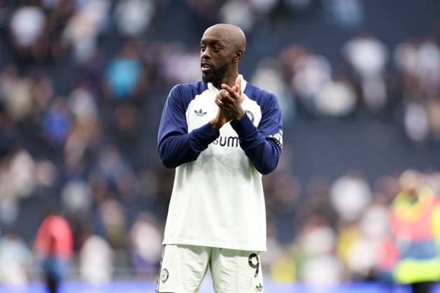 Yoane Wissa of Newcastle United applauds the fans after the match Tottenham Hotspur v Newcastle United, Premier League, Football, Tottenham Hotspur Stadium, London, UK, 29 08 2026, England - 29 Aug 2026London Tottenham Hotspur Stadium England United Kingdom EDITORIAL USE ONLY No use with unauthorised audio, video, data, fixture lists, club league logos or live services. Online in-match use limited to 120 images, no video emulation. No use in betting, games or single club league player publications.  Copyright: xHanc WiredxPhotos Shutterstockx 17124807br