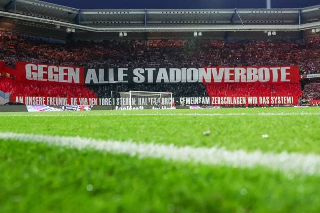 Protestplakat der Nuernberger Fans gegen Stadionverbote, Choreo Choreografie Choreography, 1. FC Nuernberg vs. DSC Arminia Bielefeld, Fussball, Maenner, 2. Bundesliga, Saison 2026 2027, Hinrunde, 3. Spieltag, 29.08.2026 DFB regulations prohibit any use of photographs as image sequences and or quasi-video Nuernberg Bayern Deutschland *** Protest sign by Nuremberg fans against stadium bans, choreography, 1. FC Nuremberg vs. DSC Arminia Bielefeld, soccer, men s, 2. Bundesliga, 2026–2027 season, First Half of the Season, Matchday 3, August 29, 2026. DFB regulations prohibit any use of photographs as image sequences and or quasi-video. Nuremberg, Bavaria, Germany Copyright: xkolbert-press MartinxAgüerax