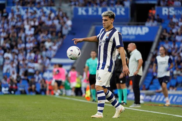 Ander Barrenetxea of Real Sociedad seen in action during the La Liga EA Sports football match between Real Sociedad and RCD Espanyol de Barcelona at Estadio Anoeta on August 29, 2026 in San Sebastian, Spain. (Mickael Ducint Ball Raw Images) San Sebastian Estadio Anoeta Spain Copyright: xMickaelxDucintx mickaelducint_RealSociedad_Espanyol355