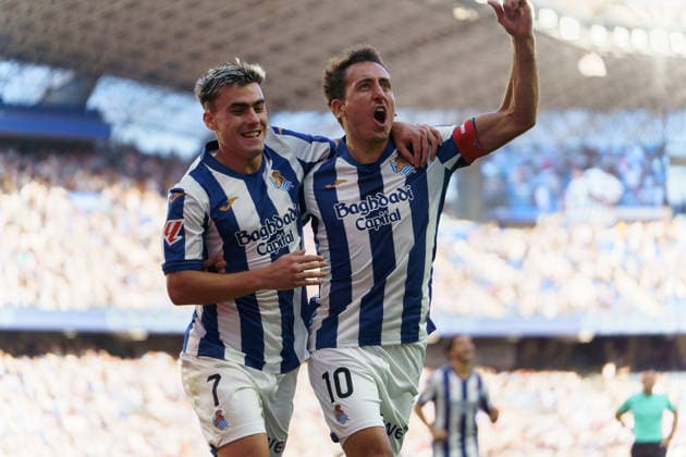 Mikel Oyarzabal of Real Sociedad and Ander Barrenetxea of Real Sociedad celebrating goal seen in action during the La Liga EA Sports football match between Real Sociedad and RCD Espanyol de Barcelona at Estadio Anoeta on August 29, 2026 in San Sebastian, Spain. (Mickael Ducint Ball Raw Images) San Sebastian Estadio Anoeta Spain Copyright: xMickaelxDucintx mickaelducint_RealSociedad_Espanyol362