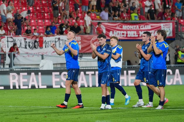 IPA87906442 - The team (Udinese Calcio) celebrates its victory during the AC Monza vs. Udinese Calcio match in the Italian Serie A soccer league in Monza, Italy, on August 29, 2026  Copyright: xLucaxRossini IPAxSportx xx 87906442