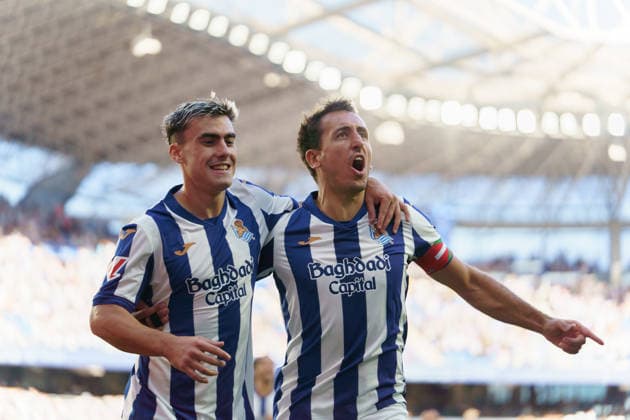 Mikel Oyarzabal of Real Sociedad and Ander Barrenetxea of Real Sociedad celebrating goal seen in action during the La Liga EA Sports football match between Real Sociedad and RCD Espanyol de Barcelona at Estadio Anoeta on August 29, 2026 in San Sebastian, Spain. (Mickael Ducint Ball Raw Images) San Sebastian Estadio Anoeta Spain Copyright: xMickaelxDucintx mickaelducint_RealSociedad_Espanyol363