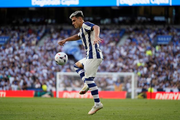 Ander Barrenetxea of Real Sociedad seen in action during the La Liga EA Sports football match between Real Sociedad and RCD Espanyol de Barcelona at Estadio Anoeta on August 29, 2026 in San Sebastian, Spain. (Mickael Ducint Ball Raw Images) San Sebastian Estadio Anoeta Spain Copyright: xMickaelxDucintx mickaelducint_RealSociedad_Espanyol382