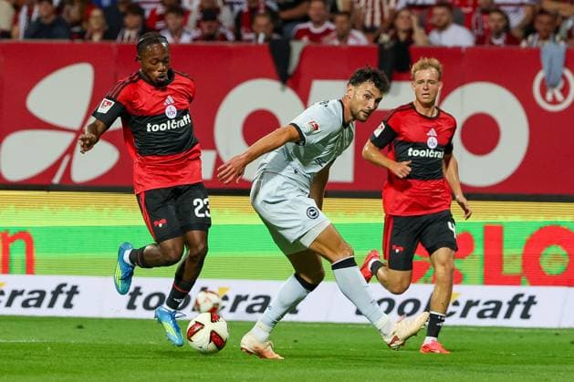 Mohamed Ali Zoma 23 (1FC Nuernberg) verlaedt Maximilian Bauer 5 (DSC Arminia Bielefeld) und erzielt danach das 1:0, 1. FC Nuernberg vs. DSC Arminia Bielefeld, Fussball, Maenner, 2. Bundesliga, Saison 2026 2027, Hinrunde, 3. Spieltag, 29.08.2026 DFB regulations prohibit any use of photographs as image sequences and or quasi-video Nuernberg Bayern Deutschland *** Mohamed Ali Zoma, 23, of 1. FC Nuremberg, beats Maximilian Bauer, 5, of DSC Arminia Bielefeld and then scores the 1-0 goal, 1. FC Nuremberg vs. DSC Arminia Bielefeld, Soccer, Men, 2. Bundesliga, 2026–2027 season, First Half of the Season, Matchday 3, August 29, 2026. DFB regulations prohibit any use of photographs as image sequences and or quasi-video. Nuremberg, Bavaria, Germany Copyright: xkolbert-press MartinxAgüerax