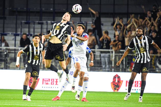 FOOTBALL : AJ Auxerre vs SCO Angers - Ligue 1 - JournÃ e 2 - 29 08 2026 Branco Van Den Boomen (ANGERS SCO ) Kevin Danois (AJ Auxerre) AuxerreFrance  Copyright: xBaptistexAutissierx