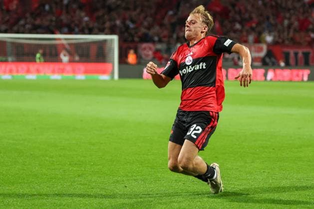 Tim Janisch 32 (1FC Nuernberg) jubelt nach seinem Tor zum 2:0, Freude, Emption, Jubel, 1. FC Nuernberg vs. DSC Arminia Bielefeld, Fussball, Maenner, 2. Bundesliga, Saison 2026 2027, Hinrunde, 3. Spieltag, 29.08.2026 DFB regulations prohibit any use of photographs as image sequences and or quasi-video Nuernberg Bayern Deutschland *** Tim Janisch, 32, of 1. FC Nuremberg celebrates after scoring the goal to make it 2–0—joy, emotion, celebration—1. FC Nuremberg vs. DSC Arminia Bielefeld, soccer, men s, 2. Bundesliga, 2026–2027 season, First half of the season, Matchday 3, August 29, 2026. DFB regulations prohibit any use of photographs as image sequences and or quasi-video. Nuremberg, Bavaria, Germany Copyright: xkolbert-press MartinxAgüerax