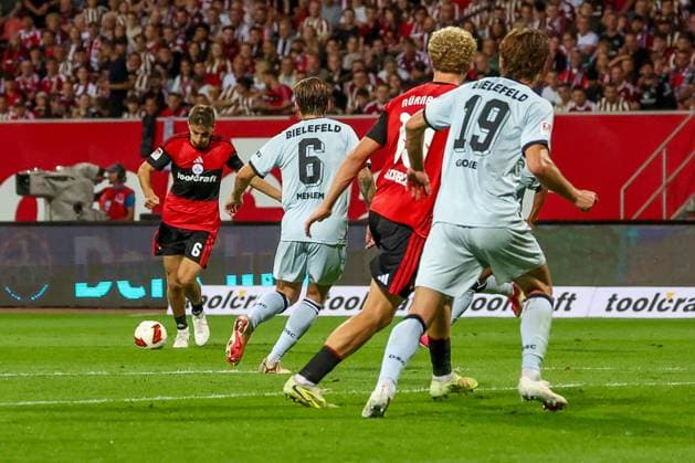 Adam Markhiyev 6 (1FC Nuernberg) zieht ab und trifft zum 3:0, Tor, 1. FC Nuernberg vs. DSC Arminia Bielefeld, Fussball, Maenner, 2. Bundesliga, Saison 2026 2027, Hinrunde, 3. Spieltag, 29.08.2026 DFB regulations prohibit any use of photographs as image sequences and or quasi-video Nuernberg Bayern Deutschland *** Adam Markhiyev 6 1FC Nuremberg breaks away and scores to make it 3–0, Goal, 1 FC Nuremberg vs. DSC Arminia Bielefeld, Soccer, Men, 2. Bundesliga, 2026–2027 Season, First Half of the Season, Matchday 3, August 29, 2026. DFB regulations prohibit any use of photographs as image sequences and or quasi-video. Nuremberg, Bavaria, Germany Copyright: xkolbert-press MartinxAgüerax
