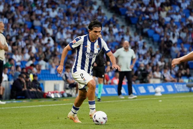 Jon Aramburu of Real Sociedad seen in action during the La Liga EA Sports football match between Real Sociedad and RCD Espanyol de Barcelona at Estadio Anoeta on August 29, 2026 in San Sebastian, Spain. (Mickael Ducint Ball Raw Images) San Sebastian Estadio Anoeta Spain Copyright: xMickaelxDucintx mickaelducint_RealSociedad_Espanyol393