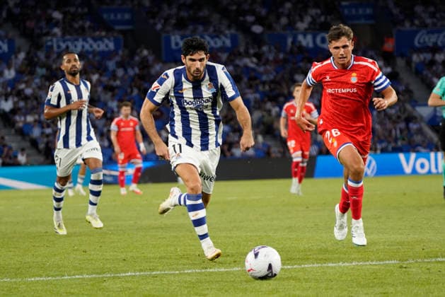 Goncalo Guedes of Real Sociedad seen in action during the La Liga EA Sports football match between Real Sociedad and RCD Espanyol de Barcelona at Estadio Anoeta on August 29, 2026 in San Sebastian, Spain. (Mickael Ducint Ball Raw Images) San Sebastian Estadio Anoeta Spain Copyright: xMickaelxDucintx mickaelducint_RealSociedad_Espanyol408