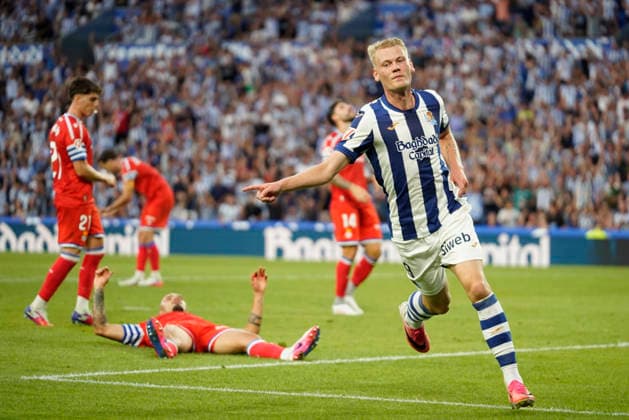Orri Oskarsson of Real Sociedad seen in action during the La Liga EA Sports football match between Real Sociedad and RCD Espanyol de Barcelona at Estadio Anoeta on August 29, 2026 in San Sebastian, Spain. (Mickael Ducint Ball Raw Images) San Sebastian Estadio Anoeta Spain Copyright: xMickaelxDucintx mickaelducint_RealSociedad_Espanyol417