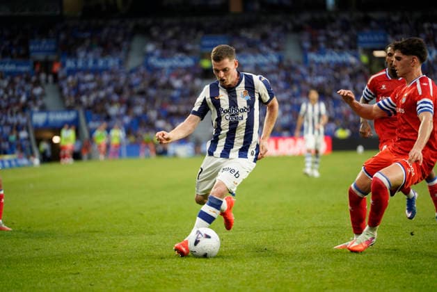 Sergio Gomez of Real Sociedad seen in action during the La Liga EA Sports football match between Real Sociedad and RCD Espanyol de Barcelona at Estadio Anoeta on August 29, 2026 in San Sebastian, Spain. (Mickael Ducint Ball Raw Images) San Sebastian Estadio Anoeta Spain Copyright: xMickaelxDucintx mickaelducint_RealSociedad_Espanyol423