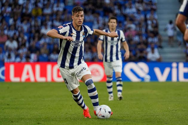 Luka Sucic of Real Sociedad seen in action during the La Liga EA Sports football match between Real Sociedad and RCD Espanyol de Barcelona at Estadio Anoeta on August 29, 2026 in San Sebastian, Spain. (Mickael Ducint Ball Raw Images) San Sebastian Estadio Anoeta Spain Copyright: xMickaelxDucintx mickaelducint_RealSociedad_Espanyol394