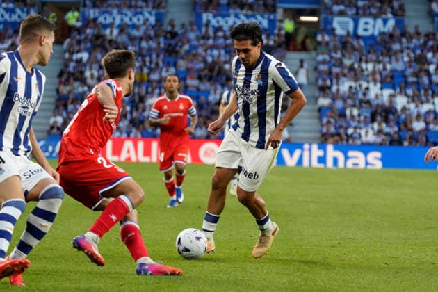 Jon Aramburu of Real Sociedad seen in action during the La Liga EA Sports football match between Real Sociedad and RCD Espanyol de Barcelona at Estadio Anoeta on August 29, 2026 in San Sebastian, Spain. (Mickael Ducint Ball Raw Images) San Sebastian Estadio Anoeta Spain Copyright: xMickaelxDucintx mickaelducint_RealSociedad_Espanyol397
