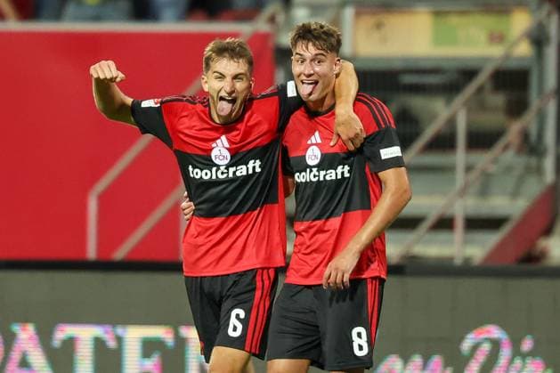 Adam Markhiyev 6 (1FC Nuernberg) und Javier Fernandez 8 (1FC Nuernberg) jubeln nach dem 3:0 gemeinsam, Emotion, Freude, 1. FC Nuernberg vs. DSC Arminia Bielefeld, Fussball, Maenner, 2. Bundesliga, Saison 2026 2027, Hinrunde, 3. Spieltag, 29.08.2026 DFB regulations prohibit any use of photographs as image sequences and or quasi-video Nuernberg Bayern Deutschland *** Adam Markhiyev (No. 6, 1. FC Nuremberg) and Javier Fernandez (No. 8, 1. FC Nuremberg) celebrate together after the 3-0 win—emotion, joy, 1 FC Nuremberg vs. DSC Arminia Bielefeld, soccer, men’s, 2. Bundesliga, 2026–2027 season, First Half of the Season, Matchday 3, August 29, 2026. DFB regulations prohibit any use of photographs as image sequences and or quasi-video. Nuremberg, Bavaria, Germany Copyright: xkolbert-press MartinxAgüerax