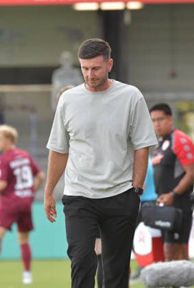 29.08.2026, GER, Fussball, 3.Liga, Saison 2026 2027, 03. Spieltag, Sportclub-Arena, Verl SC Verl - Fortuna Köln 1 : 2 Orest Shala (Trainer SC Verl), Aktion, Einzelbild, Hoch, Mimik, Gestik, Trainer, Coach