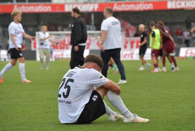 29.08.2026, GER, Fussball, 3.Liga, Saison 2026 2027, 03. Spieltag, Sportclub-Arena, Verl SC Verl - Fortuna Köln 1 : 2 Tim Heike (SC Verl), Aktion, Einzelbild, Quer, Mimik, Gestik, Enttäuscht, Enttäuschung
