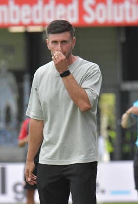 29.08.2026, GER, Fussball, 3.Liga, Saison 2026 2027, 03. Spieltag, Sportclub-Arena, Verl SC Verl - Fortuna Köln 1 : 2 Orest Shala (Trainer SC Verl), Aktion, Einzelbild, Hoch, Mimik, Gestik, Trainer, Coach