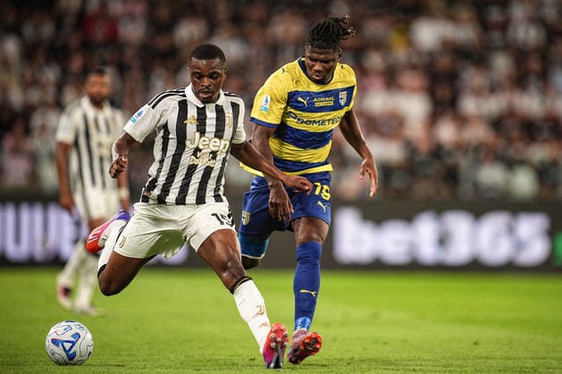 Juventus s Kalulu fights for the ball with Parma™s El Toure during the Serie A soccer match between Juventus and Parma at the Allianz Stadium in Turin, north west Italy - Saturday, August 29, 2026. - Soccer .  Copyright: xMarcoxAlpozzi LaPressex