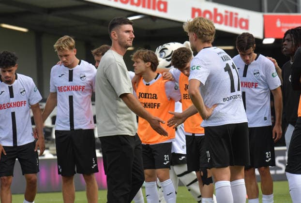 29.08.2026, GER, Fussball, 3.Liga, Saison 2026 2027, 03. Spieltag, Sportclub-Arena, Verl SC Verl - Fortuna Köln 1 : 2 Orest Shala (Trainer SC Verl), Aktion, Einzelbild, Quer, Mimik, Gestik, Trainer, Coach
