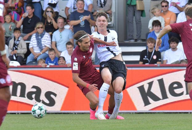 29.08.2026, GER, Fussball, 3.Liga, Saison 2026 2027, 03. Spieltag, Sportclub-Arena, Verl SC Verl - Fortuna Köln 3 : 2 Tim Heike (SC Verl, rechts) gegen Luca Jacob Klemen Majetic (Fortuna Köln), Aktion, Duell, Zweikampf