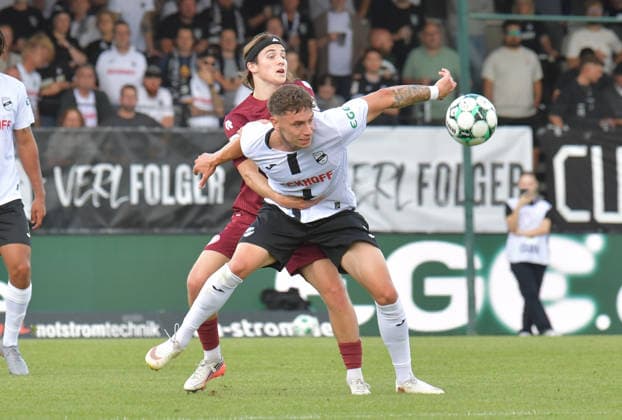 29.08.2026, GER, Fussball, 3.Liga, Saison 2026 2027, 03. Spieltag, Sportclub-Arena, Verl SC Verl - Fortuna Köln 3 : 2 Tim Heike (SC Verl, rechts) gegen Bennit Bröger (Fortuna Köln), Aktion, Duell, Zweikampf