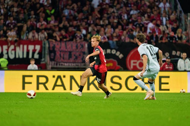 Tim Janisch (1. FC Nuernberg, 32) und Jannik Rochelt (Arminia Bielefeld, 10), GER, 1. FC Nuernberg vs. Arminia Bielefeld, Fussball, 2. Bundesliga, 3. Spieltag, Saison 2026 2027, 29.08.2026, DFL REGULATIONS PROHIBIT ANY USE OF PHOTOGRAPHS AS IMAGE SEQUENCES AND OR QUASI-VIDEO, GER, 1. FC Nuernberg vs. Arminia Bielefeld, Fussball, 2. Bundesliga, 3. Spieltag, Saison 2026 2027, 29.08.2026 Nuernberg *** Tim Janisch, 1. FC Nuremberg, 32, and Jannik Rochelt, Arminia Bielefeld, 10, GER, 1. FC Nuremberg vs. Arminia Bielefeld, soccer, 2. Bundesliga, Matchday 3, 2026–2027 season, August 29, 2026, DFL regulations prohibit any use of photographs as image sequences and or quasi-video, GER, 1. FC Nuremberg vs. Arminia Bielefeld, soccer, 2. Bundesliga, Matchday 3, 2026–2027 season, August 29, 2026, Nuremberg Copyright: xEibner-Pressefoto MaxxVogelx EP_MVL