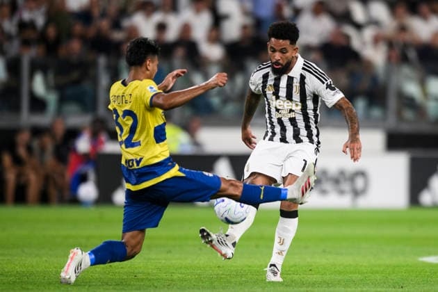 Juventus FC v Parma Calcio - Serie A Douglas Luiz of Juventus FC is challenged by Christian Ordonez of Parma Calcio 1913 during the Serie A football match between Juventus FC and Parma Calcio. Turin Italy Copyright: xNicolòxCampox