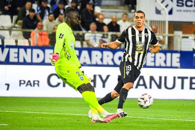 FOOTBALL : AJ Auxerre vs SCO Angers - Ligue 1 - JournÃ e 2 - 29 08 2026 Mamadou Diop (AJ Auxerre) Amine Ouazzani (ANGERS SCO) AuxerreFrance  Copyright: xBaptistexAutissierx