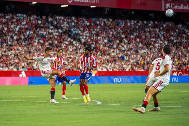 RECORD DATE NOT STATED ESP: LaLiga EA Sports Sevilla FC v Atletico de Madrid Kike Salas of Sevilla and Ademola Lookman of Atletico de Madrid during LaLiga EA Sports, between Sevilla FC v Atletico de Madrid played at Ramon Sanchez-Pizjuan Stadium in Sevilla on August 29, 2026 in Spain Spain Futbol Copyright: xAgenciaxLOFx
