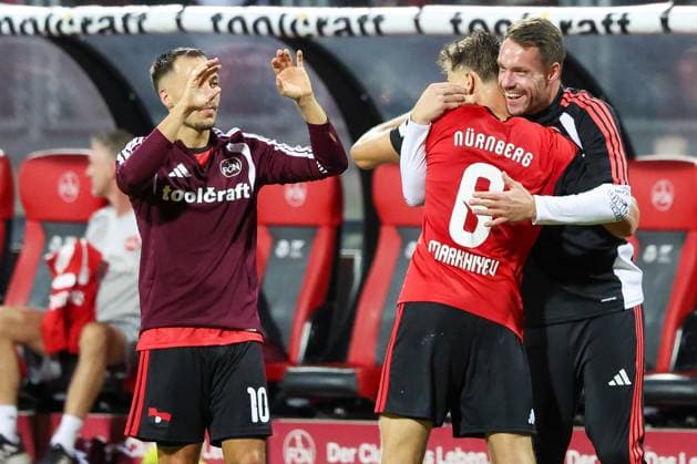 Adam Markhiyev 6 (1FC Nuernberg) jubelt mit Christian Mathenia 26 (1FC Nuernberg) ueber das Tor zum 4:0, 1. FC Nuernberg vs. DSC Arminia Bielefeld, Fussball, Maenner, 2. Bundesliga, Saison 2026 2027, Hinrunde, 3. Spieltag, 29.08.2026 DFB regulations prohibit any use of photographs as image sequences and or quasi-video Nuernberg Bayern Deutschland *** Adam Markhiyev 6, 1. FC Nuremberg, celebrates with Christian Mathenia 26, 1. FC Nuremberg, after scoring the goal that made it 4–0, 1 FC Nuremberg vs. DSC Arminia Bielefeld, Soccer, Men, 2. Bundesliga, 2026–2027 Season, First Half of the Season, Matchday 3, August 29, 2026. DFB regulations prohibit any use of photographs as image sequences and or quasi-video. Nuremberg, Bavaria, Germany Copyright: xkolbert-press MartinxAgüerax