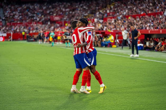 RECORD DATE NOT STATED ESP: LaLiga EA Sports Sevilla FC v Atletico de Madrid Ademola Lookman of Atletico de Madrid scores goal and celebrates with Alex Baena of Atletico de Madrid during LaLiga EA Sports, between Sevilla FC v Atletico de Madrid played at Ramon Sanchez-Pizjuan Stadium in Sevilla on August 29, 2026 in Spain Spain Futbol Copyright: xAgenciaxLOFx
