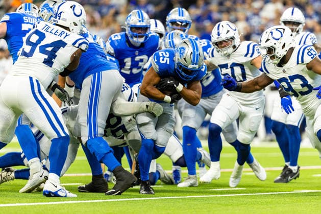 Aug 29, 2026; Indianapolis, Indiana, USA; Detroit Lions running back Jacob Saylors (25) runs with the ball during NFL, American Football Herren, USA preseason game action against the Indianapolis Colts at Lucas Oil Stadium. Mandatory Credit: -Cal Media Indianapolis USA - ZUMAc04_ 20260829_zma_c04_008 Copyright: xJohnxMersitsx