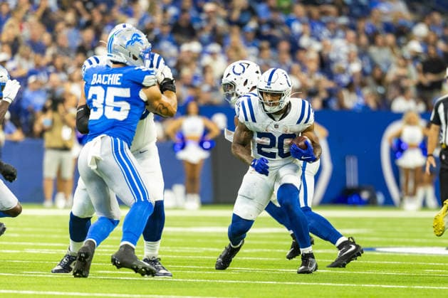 Aug 29, 2026; Indianapolis, Indiana, USA; Indianapolis Colts running back Seth McGowan (20) runs with the ball during NFL, American Football Herren, USA preseason game action against the Detroit Lions at Lucas Oil Stadium. Mandatory Credit: -Cal Media NFL 2026: Lions Vs Colts AUG 29  - ZUMAc04_ 20260829_zma_c04_010 Copyright: xJohnxMersitsx
