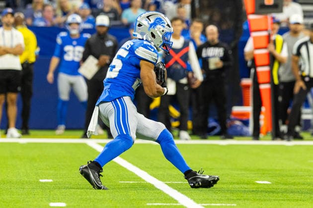 Aug 29, 2026; Indianapolis, Indiana, USA; Detroit Lions running back Jacob Saylors (25) runs with the ball during NFL, American Football Herren, USA preseason game action against the Indianapolis Colts at Lucas Oil Stadium. Mandatory Credit: -Cal Media NFL 2026: Lions Vs Colts AUG 29  - ZUMAc04_ 20260829_zma_c04_019 Copyright: xJohnxMersitsx