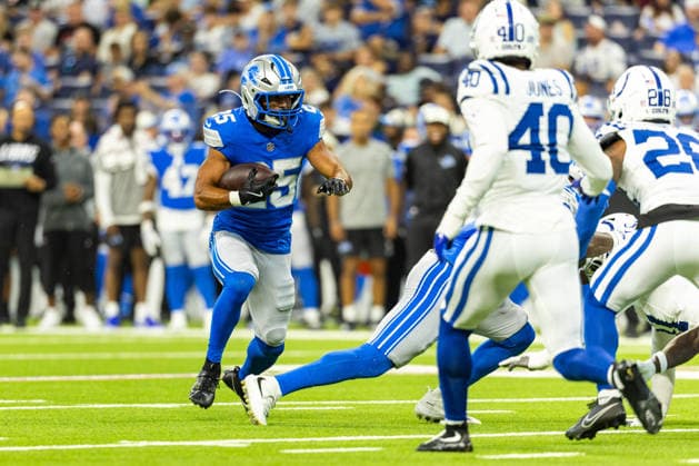 Aug 29, 2026; Indianapolis, Indiana, USA; Detroit Lions running back Jacob Saylors (25) runs with the ball during NFL, American Football Herren, USA preseason game action against the Indianapolis Colts at Lucas Oil Stadium. Mandatory Credit: -Cal Media NFL 2026: Lions Vs Colts AUG 29  - ZUMAc04_ 20260829_zma_c04_024 Copyright: xJohnxMersitsx