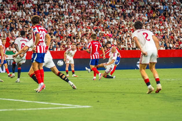 RECORD DATE NOT STATED ESP: LaLiga EA Sports Sevilla FC v Atletico de Madrid Alex Baena of Atletico de Madrid shoots at goal during LaLiga EA Sports, between Sevilla FC v Atletico de Madrid played at Ramon Sanchez-Pizjuan Stadium in Sevilla on August 29, 2026 in Spain Spain Futbol Copyright: xAgenciaxLOFx