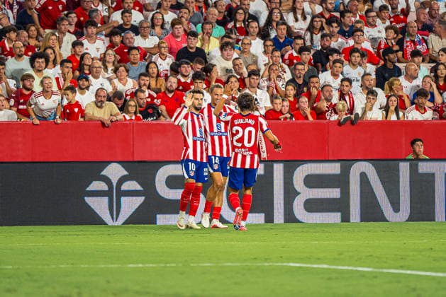 RECORD DATE NOT STATED ESP: LaLiga EA Sports Sevilla FC v Atletico de Madrid Alex Baena of Atletico de Madrid scores goal and celebrates with Marcos Llorente of Atletico de Madrid and Giuliano Simeone of Atletico de Madrid during LaLiga EA Sports, between Sevilla FC v Atletico de Madrid played at Ramon Sanchez-Pizjuan Stadium in Sevilla on August 29, 2026 in Spain Spain Futbol Copyright: xAgenciaxLOFx