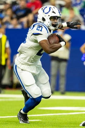 NFL, American Football Herren, USA 2026: Lions Vs Colts AUG 29 Aug 29, 2026; Indianapolis, Indiana, USA; Indianapolis Colts running back DJ Giddens (21) runs with the ball during NFL preseason game action between the Indianapolis Colts and the Detroit Lions at Lucas Oil Stadium. Mandatory Credit: John Mersits-Cal Media (Credit Image: Â John Mersits Cal Sport Media) Indianapolis Indiana USA EDITORIAL USE ONLY Copyright: xx ZUMA-20260829_zma_c04_009.jpg JohnxMersitsx csmphotothree515229