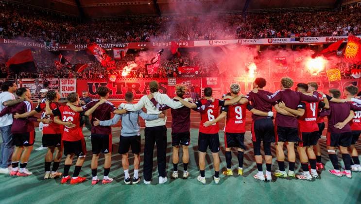 29.08.2026 - Fussball - Saison 2026 2027 - 2. Fussball - Bundesliga - 03. Spieltag: 1. FC Nürnberg FCN ( Club ) - DSC Arminia Bielefeld - Sportfoto Zink DaMa - xdaxmax - DFL regulations prohibit any use of photographs as image sequences and or quasi-video - only for editorial use - Jubel Freude nach Spielende - Mannschaft Team des FCN feiert mit Clubfan Clubfans FCN-Fans Fans *** August 29, 2026 Soccer Season 2026–2027, Bundesliga 2, Matchday 3: 1. FC Nürnberg (FCN) vs. DSC Arminia Bielefeld Sports photo by Zink DaMa xdaxmax DFL regulations prohibit any use of photographs as image sequences and or quasi-video; for editorial use only. Celebration, joy after the final whistle; the FCN team celebrates with club fans, FCN fans.